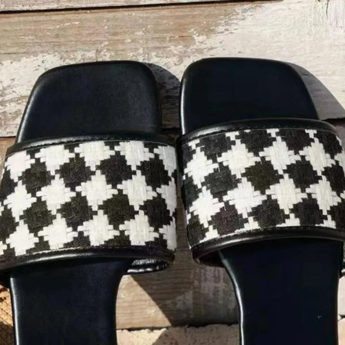 Plaid Open-Toe Rattan Grass Flats